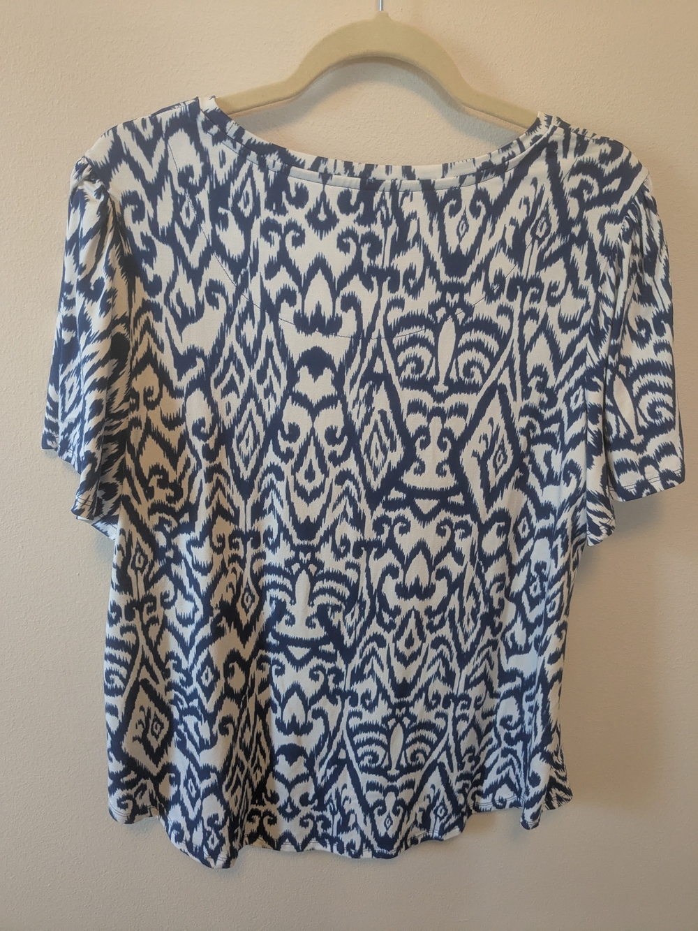 Chico's Blue and White Ikat-Style Short Sleeve Top